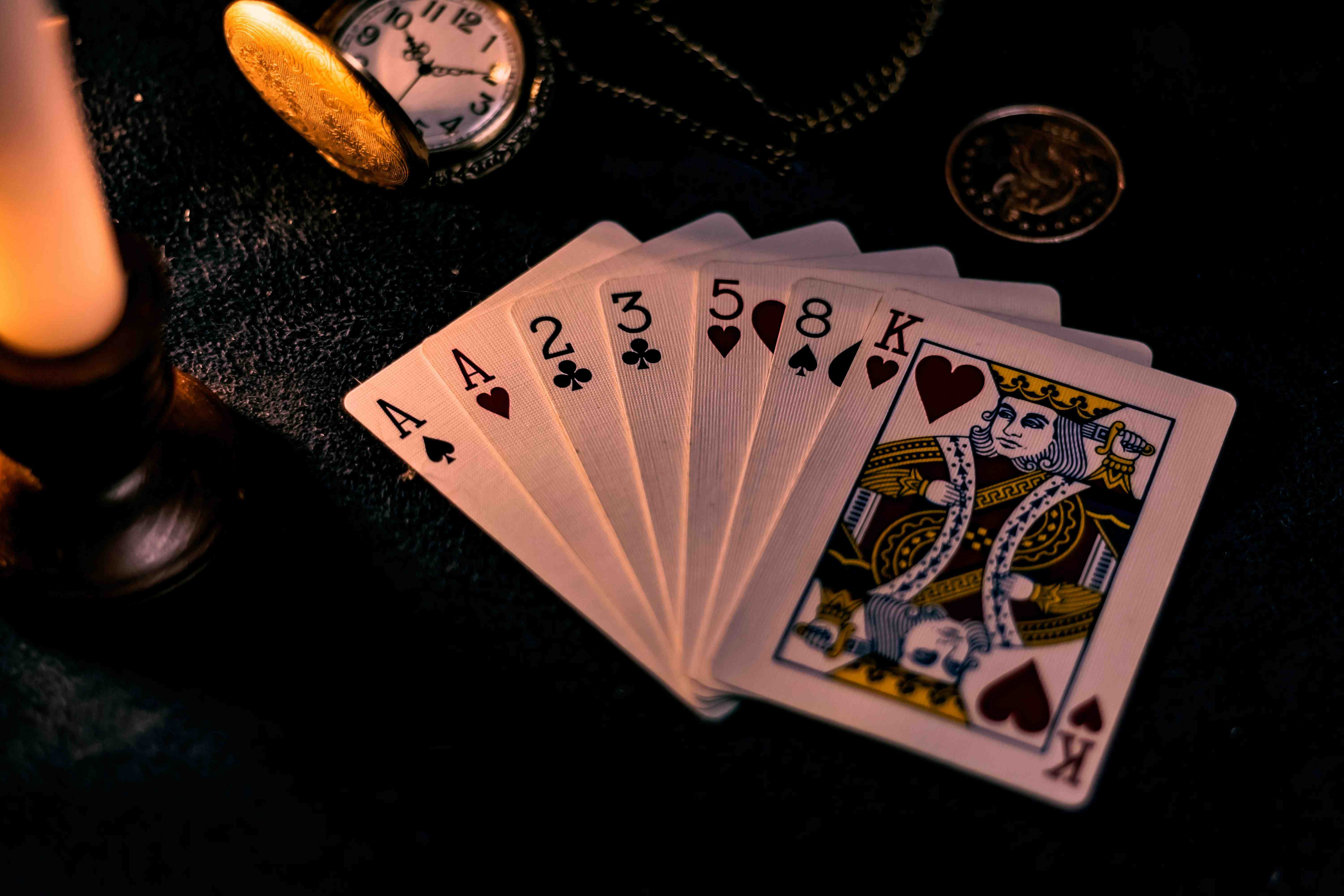 yoma999 ဘင်ဂို Bingo Card ကိုင်ပြီး Online ကစားနေသောမြင်ကွင်း